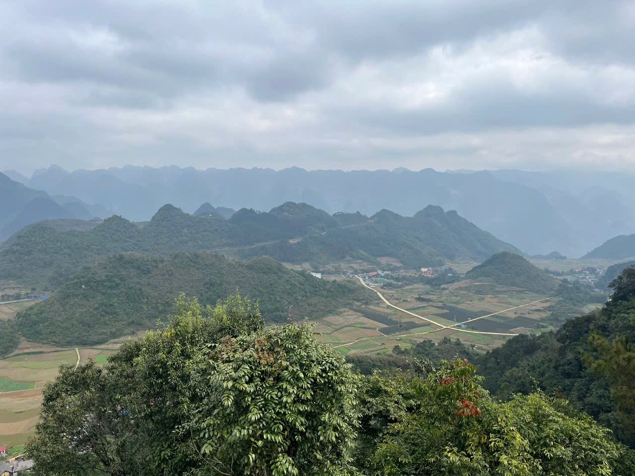 Tour en Bicicleta Ha Giang: La Guía Definitiva para Conquistar el Techo de Vietnam
